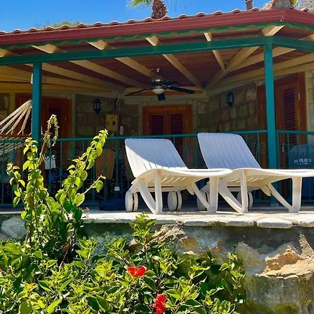 Amos Stone House - Sea View - Private Cove Access Ferienhaus